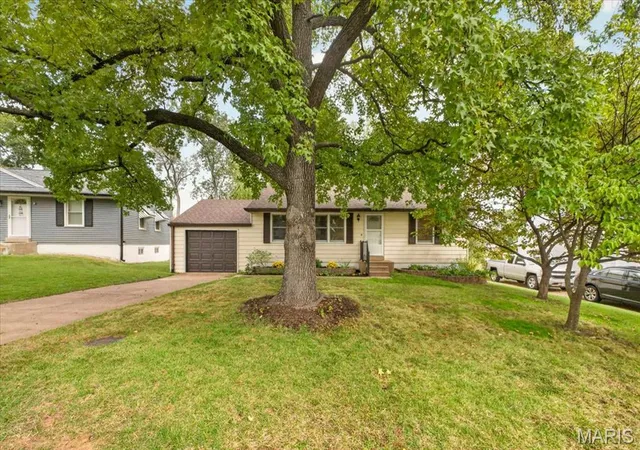 Photo 32 of Single family home for sale at 10819 Lawnbrook Dr, Saint Louis, MO 63123 | MLS# MIS26054272 | Listing updated on 2026-10-03