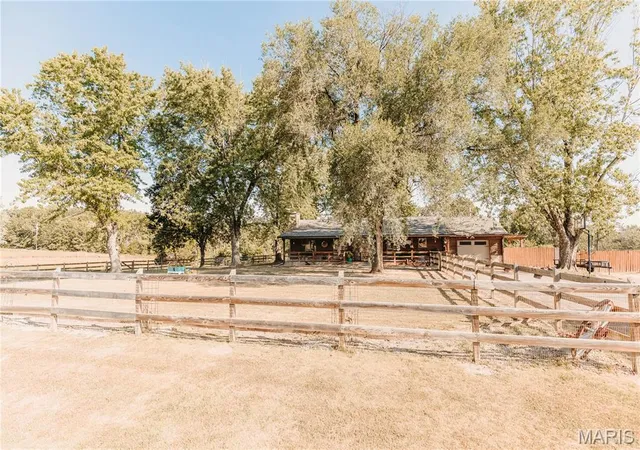 Photo 2 of Single family home for sale at 25301 N Highway 133, Richland, MO 65556 | MLS# MIS26054274 | Listing updated on 2026-09-25