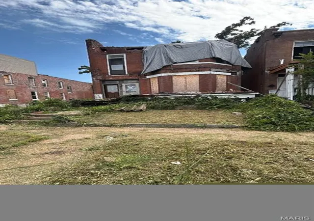Photo 3 of Sale Pending at 5206 Enright Ave, St Louis, MO 63108 | MLS# MIS26054281 | Listing updated on 2026-09-27
