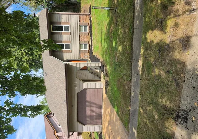 Photo 1 of Single family home for sale at 12462 Sandycreek Ln, Florissant, MO 63033 | MLS# MIS26054284 | Listing updated on 2026-09-14