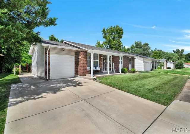 Photo 2 of Single family home for sale at 3027 Luxury Dr, Florissant, MO 63031 | MLS# MIS26054286 | Listing updated on 2026-09-21