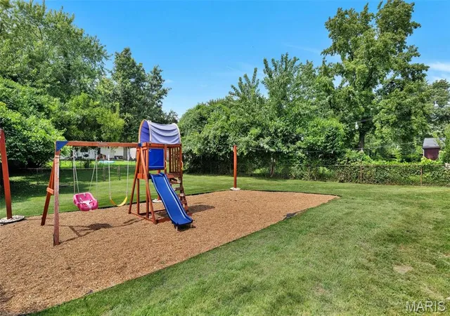 Photo 3 of Single family home for sale at 3027 Luxury Dr, Florissant, MO 63031 | MLS# MIS26054286 | Listing updated on 2026-09-21