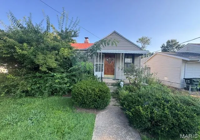 image of 10593 Clarendon Ave, St Louis, MO 63114 | MLS# MIS26054288