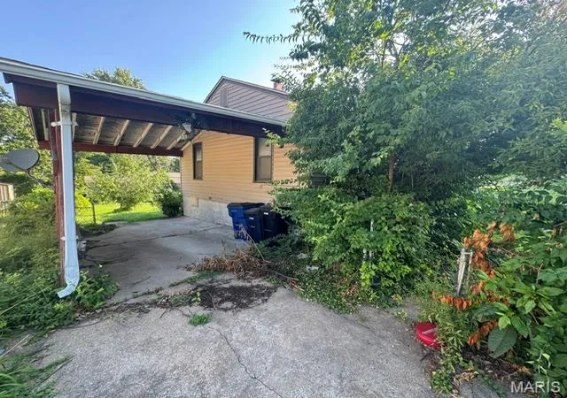 image of 10593 Clarendon Ave, St Louis, MO 63114 | MLS# MIS26054288