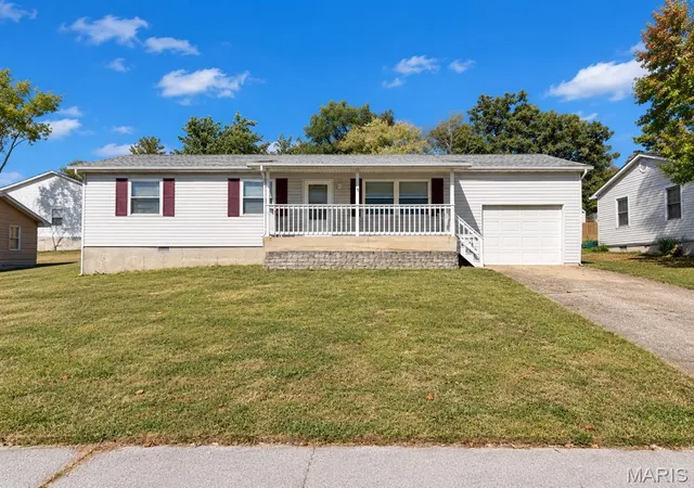 Single family home for sale at 504 Stewart St, De Soto, MO 63020 | MLS# MIS26054309