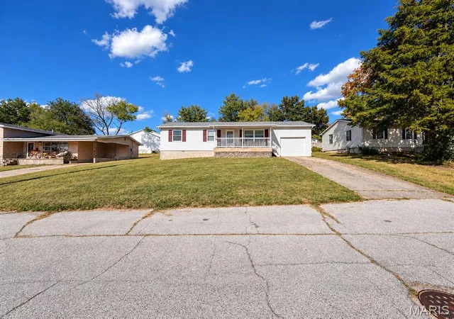 Photo 2 of Single family home for sale at 504 Stewart St, De Soto, MO 63020 | MLS# MIS26054309 | Listing updated on 2026-10-26