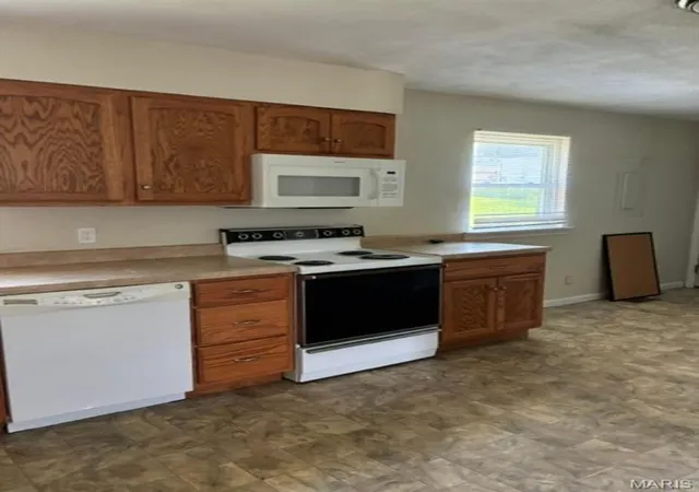 Photo 3 of Single family home for sale at 504 Stewart St, De Soto, MO 63020 | MLS# MIS26054309 | Listing updated on 2026-09-29
