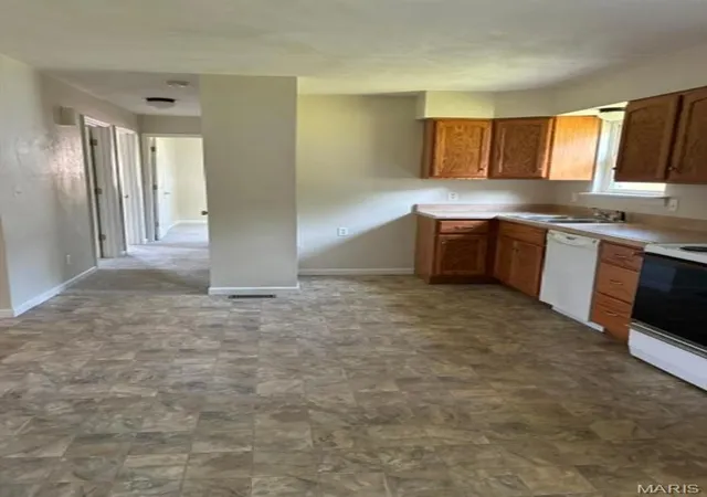 Photo 3 of Single family home for sale at 504 Stewart St, De Soto, MO 63020 | MLS# MIS26054309 | Listing updated on 2026-09-29