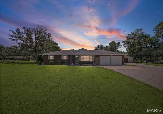 1st image of 13906 Klaus Lake Rd, Highland, IL 62249 | MLS# MIS26054310