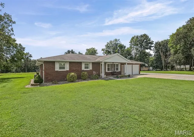2nd image of 13906 Klaus Lake Rd, Highland, IL 62249 | MLS# MIS26054310