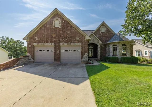 Photo 2 of Single family home for sale at 9850 W Vista Dr, Hillsboro, MO 63050 | MLS# MIS26054314 | Listing updated on 2026-09-02