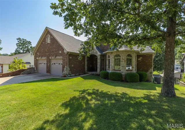 Photo 3 of Single family home for sale at 9850 W Vista Dr, Hillsboro, MO 63050 | MLS# MIS26054314 | Listing updated on 2026-09-02