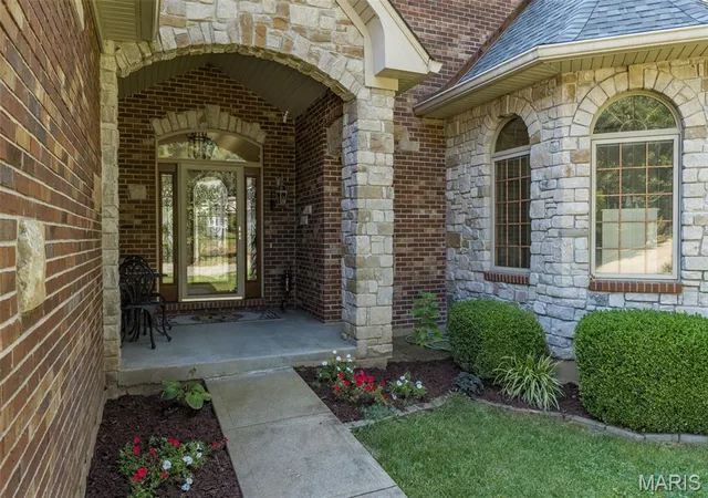 Photo 3 of Single family home for sale at 9850 W Vista Dr, Hillsboro, MO 63050 | MLS# MIS26054314 | Listing updated on 2026-09-02