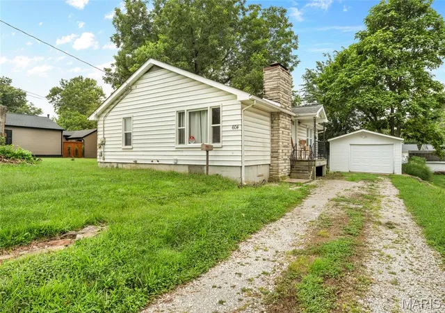 2nd image of 604 Stryker Ave, Jerseyville, IL 62052 | MLS# MIS26054323