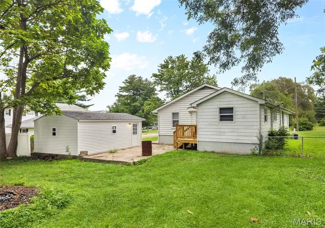 3rd image of 604 Stryker Ave, Jerseyville, IL 62052 | MLS# MIS26054323