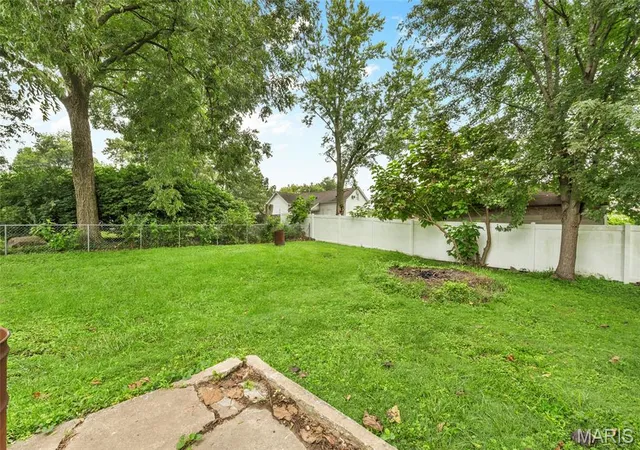 5th image of 604 Stryker Ave, Jerseyville, IL 62052 | MLS# MIS26054323
