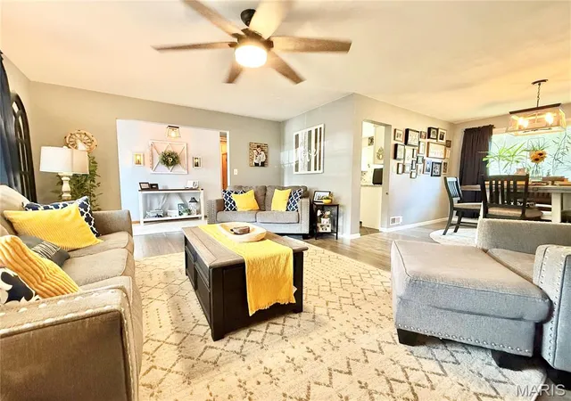 5th image of 4913 Chateau Dr, Godfrey, IL 62035 | MLS# MIS26054328