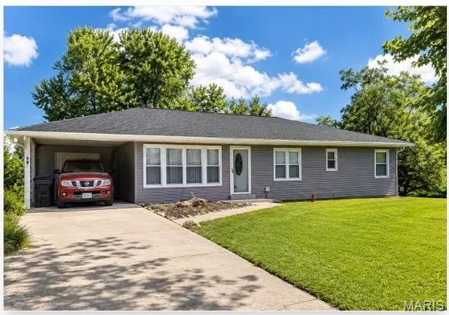 1st image of 204 N 4th St, Clarksville, MO 63336 | MLS# MIS26054331