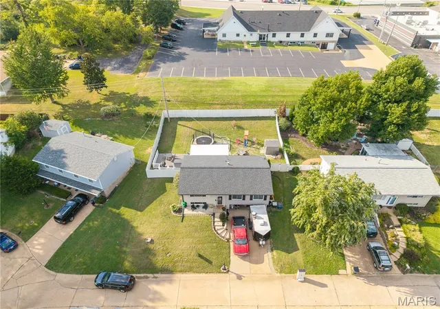 Photo 2 of Single family home for sale at 619 Robin Dr, Arnold, MO 63010 | MLS# MIS26054335 | Listing updated on 2026-09-20