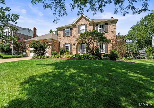 Photo 2 of Sale Pending at 70 Log Hill Ln, Ballwin, MO 63011 | MLS# MIS26054340 | Listing updated on 2026-08-31