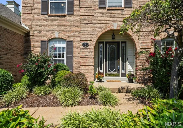 Photo 3 of Sale Pending at 70 Log Hill Ln, Ballwin, MO 63011 | MLS# MIS26054340 | Listing updated on 2026-08-31