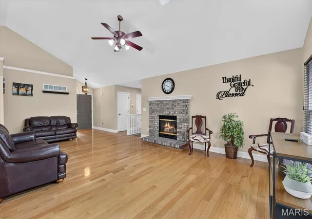 Photo 2 of Sale Pending at 1067 Autumn Oaks Dr, Imperial, MO 63052 | MLS# MIS26054348 | Listing updated on 2026-08-29