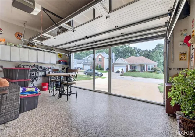 Photo 4 of Sale Pending at 1067 Autumn Oaks Dr, Imperial, MO 63052 | MLS# MIS26054348 | Listing updated on 2026-08-29