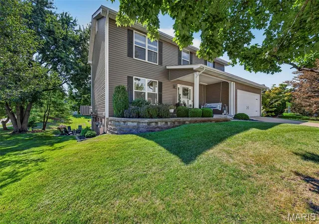 Photo 2 of Sale Pending at 2001 Coreywood Dr, St Charles, MO 63303 | MLS# MIS26054352 | Listing updated on 2026-09-05