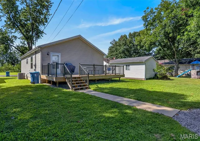 3rd image of 205 W Iowa St, Trenton, IL 62293 | MLS# MIS26054358