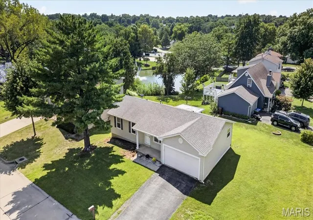 Photo 2 of Sale Pending at 1 Hollow Tree Ct, St Peters, MO 63376 | MLS# MIS26054362 | Listing updated on 2026-08-30