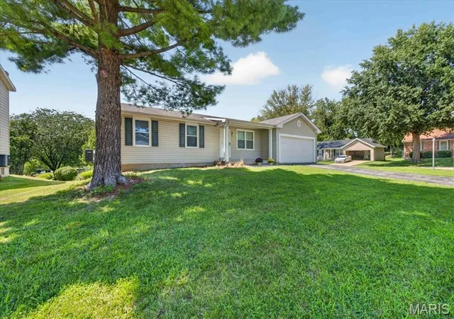 Photo 26 of Sale Pending at 1 Hollow Tree Ct, St Peters, MO 63376 | MLS# MIS26054362 | Listing updated on 2026-08-30