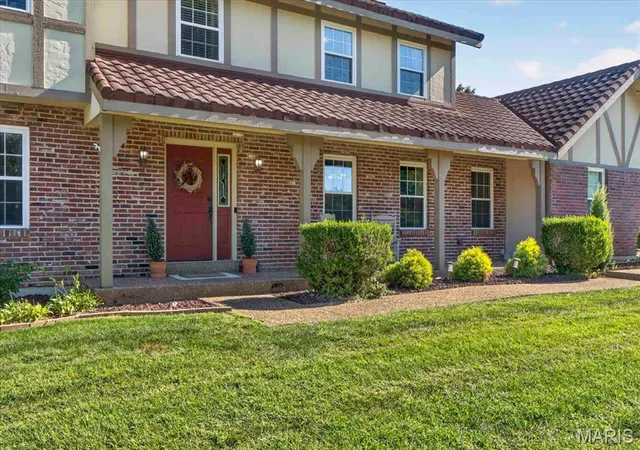 Photo 2 of Sale Pending at 1627 Gettysburg Landing, Saint Charles, MO 63303 | MLS# MIS26054370 | Listing updated on 2026-09-19