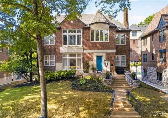 Photo 1 of Condo for sale at 7509 Cromwell Dr, Saint Louis, MO 63105 | MLS# MIS26054372 | Listing updated on 2026-09-19
