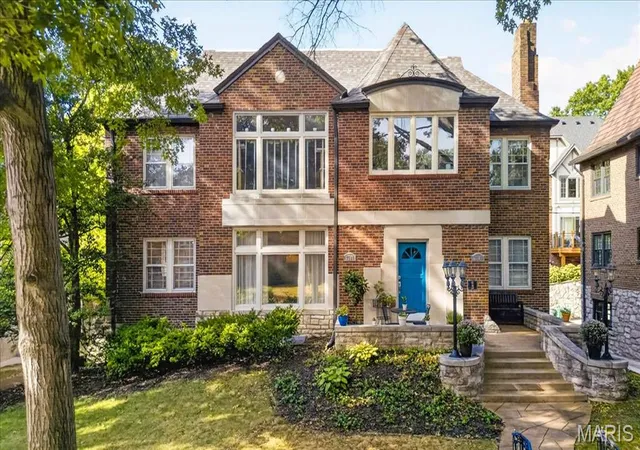Photo 2 of Condo for sale at 7509 Cromwell Dr, Saint Louis, MO 63105 | MLS# MIS26054372 | Listing updated on 2026-09-19