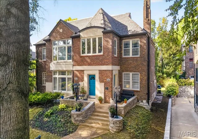 Photo 3 of Condo for sale at 7509 Cromwell Dr, Saint Louis, MO 63105 | MLS# MIS26054372 | Listing updated on 2026-09-19