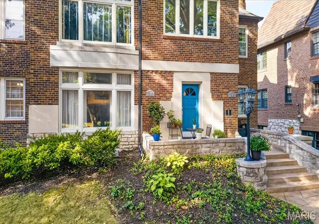 Photo 3 of Condo for sale at 7509 Cromwell Dr, Saint Louis, MO 63105 | MLS# MIS26054372 | Listing updated on 2026-09-19