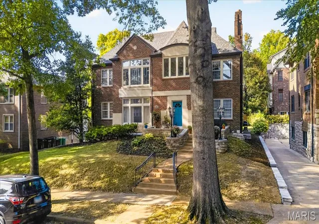 Photo 4 of Condo for sale at 7509 Cromwell Dr, Saint Louis, MO 63105 | MLS# MIS26054372 | Listing updated on 2026-09-19