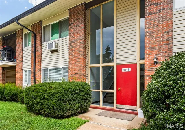 Condo for sale at 9047 Villaridge #A, St Louis, MO 63123 | MLS# MIS26054373