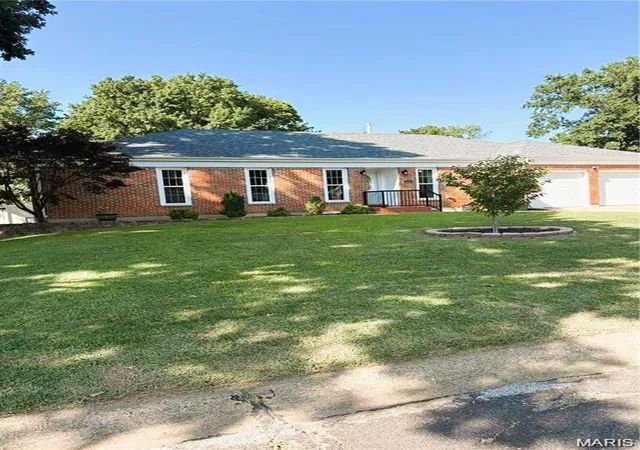 image of 5849 Oak Branch Dr, St Louis, MO 63128 | MLS# MIS26054377