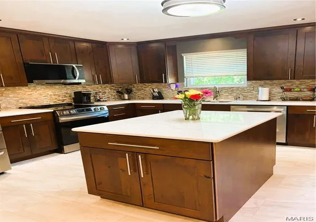 image of 5849 Oak Branch Dr, St Louis, MO 63128 | MLS# MIS26054377