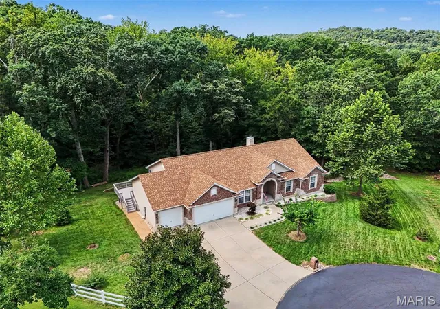 Photo 3 of Sale Pending at 6300 White Clover Dr, Cedar Hill, MO 63016 | MLS# MIS26054378 | Listing updated on 2026-08-31