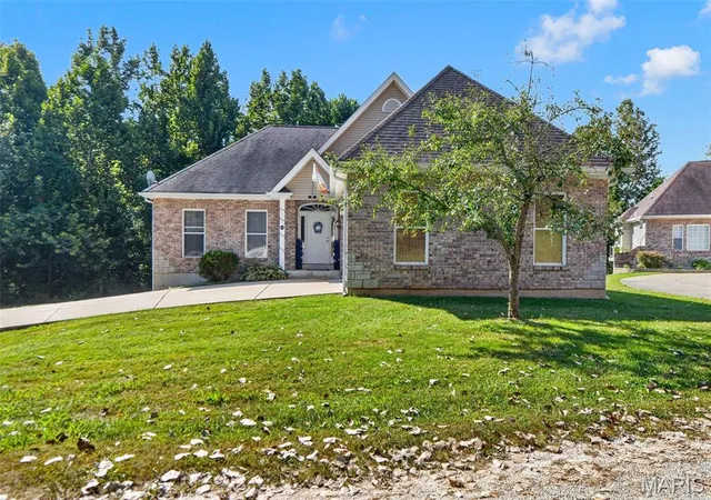 Photo 1 of Single family home for sale at 881 Riverview Dr, Golden Eagle, IL 62036 | MLS# MIS26054381 | Listing updated on 2026-09-23