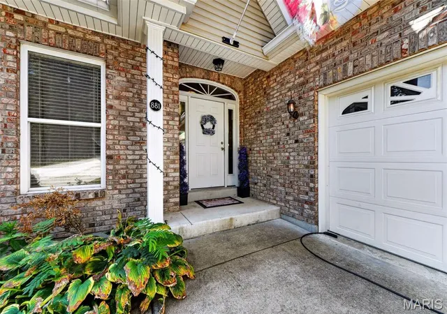 Photo 2 of House for sale at 881 Riverview Dr, Golden Eagle, IL 62036 | MLS# MIS26054381 | Listing updated on 2026-09-05