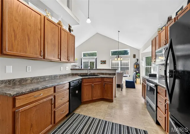 Photo 4 of House for sale at 881 Riverview Dr, Golden Eagle, IL 62036 | MLS# MIS26054381 | Listing updated on 2026-09-05