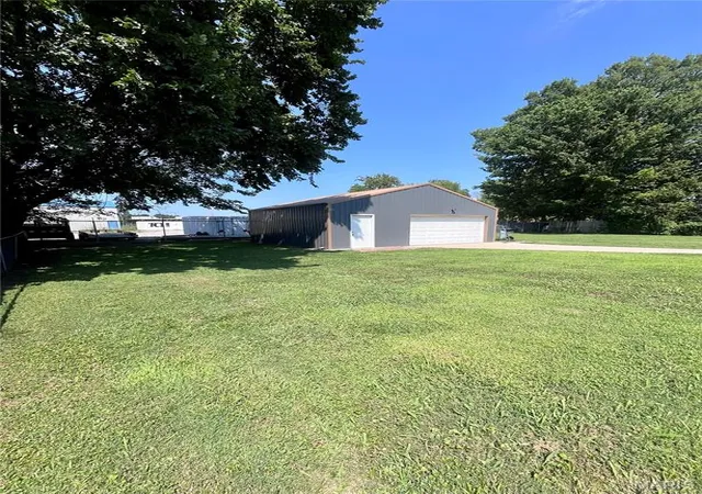 12th image of 135 Central Ave, Granite City, IL 62040 | MLS# MIS26054400