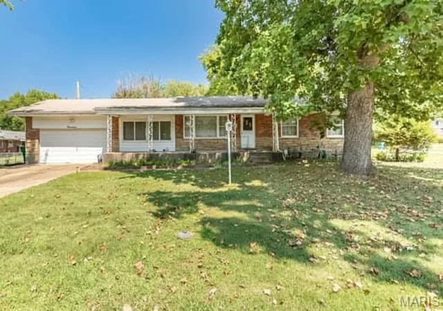 Photo 1 of Single family home for sale at 19 Forest Home Ct, St Louis, MO 63137 | MLS# MIS26054405 | Listing updated on 2026-09-04