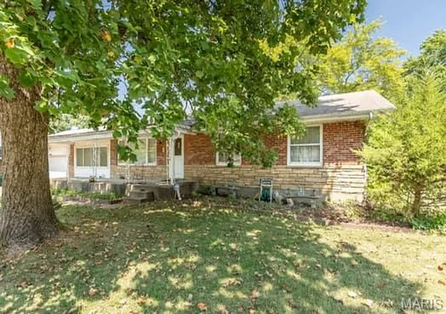 Photo 3 of Single family home for sale at 19 Forest Home Ct, St Louis, MO 63137 | MLS# MIS26054405 | Listing updated on 2026-09-04