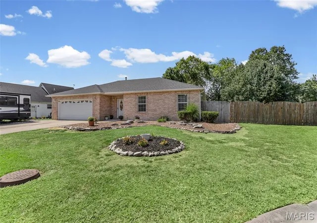 Photo 2 of Single family home for sale at 1110 Alice Ln, Granite City, IL 62040 | MLS# MIS26054406 | Listing updated on 2026-09-12