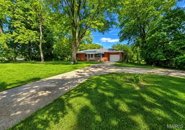 2nd image of 524 Pearl St, Godfrey, IL 62035 | MLS# MIS26054413