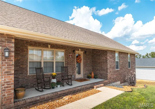 Photo 3 of Sale Pending at 110 Paradise St, Waynesville, MO 65583 | MLS# MIS26054415 | Listing updated on 2026-10-15